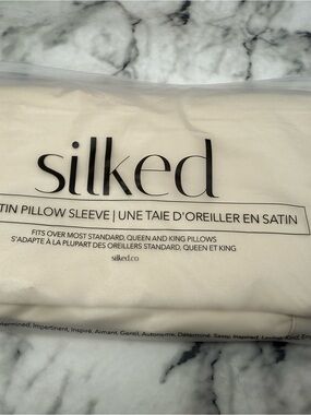 NWT Silked Satin Pillow Sleeve Ivory Standard Queen King